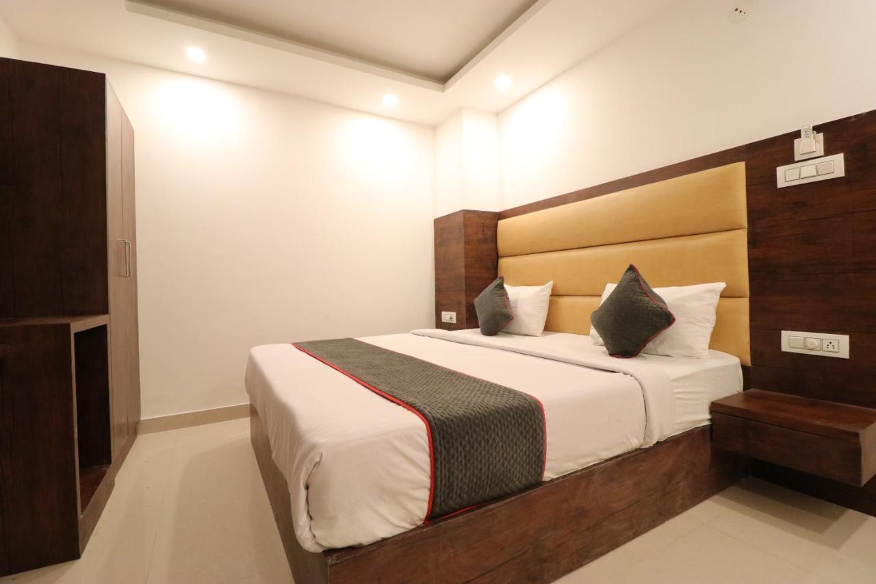 Hotel Krone A Family Hotel Near Igi Airport Delhi Nuova Delhi Esterno foto